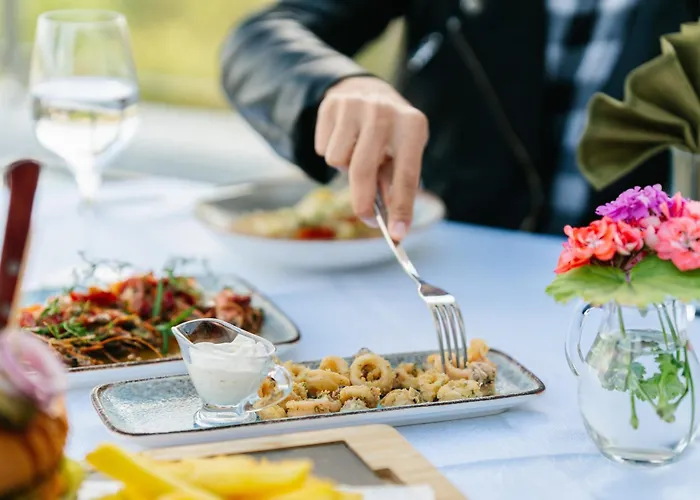 ямболен 酒店 2*