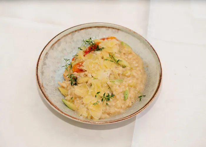 ямболен 酒店 2*