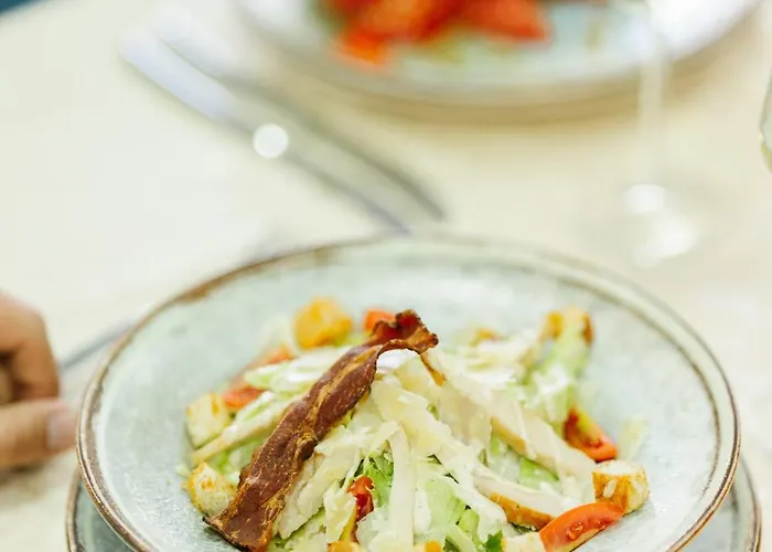 ямболен 酒店 2*